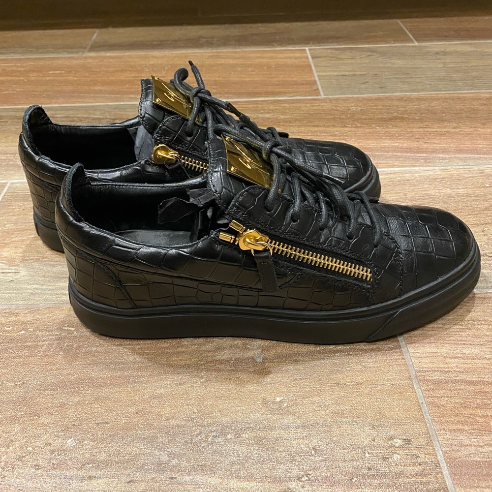 GIUSEPPE ZANOTTI
Men's Croc-Embossed Low-Top Sneakers, Black 42.5 - Picture 7 of 7